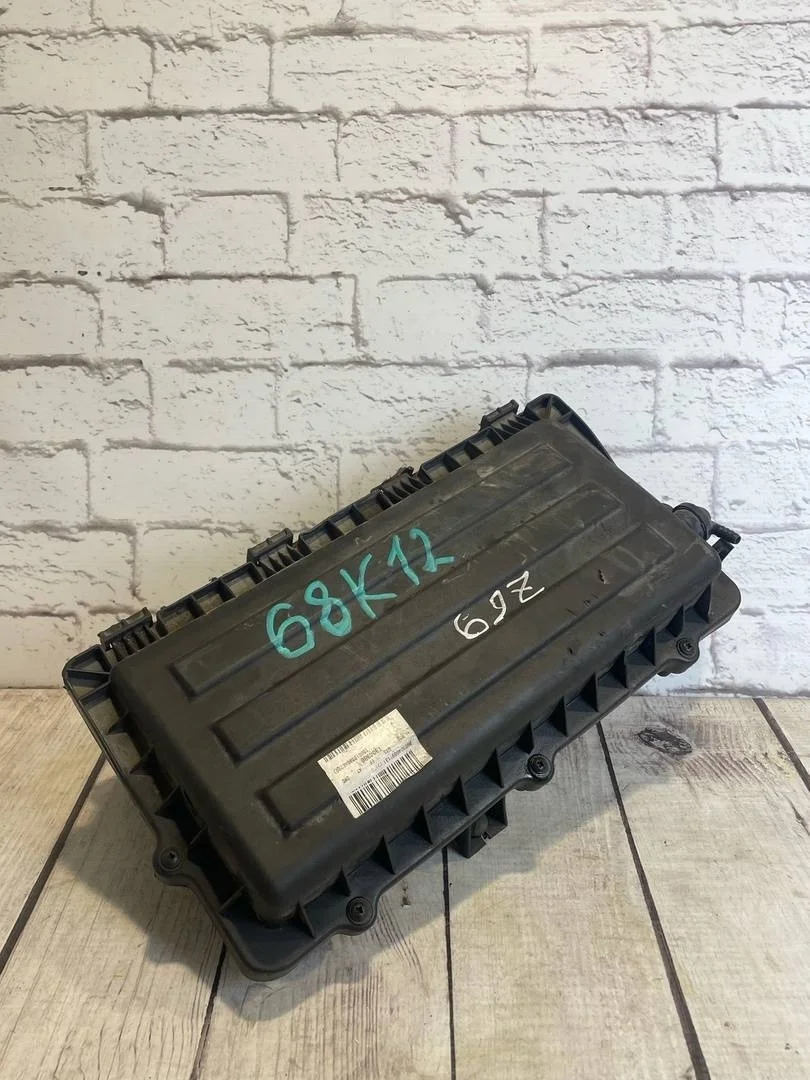 Корпус воздушного фильтра Skoda Fabia 2 2010