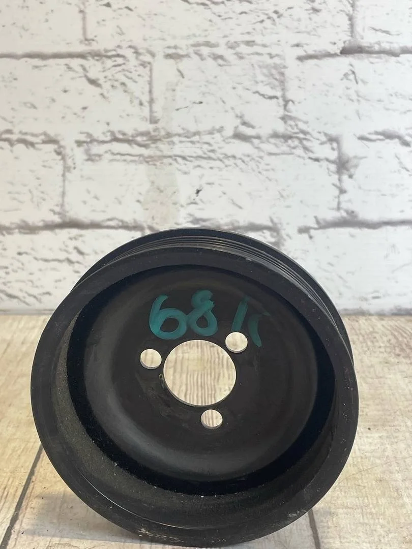 Шкив помпы Skoda Fabia 2 2010