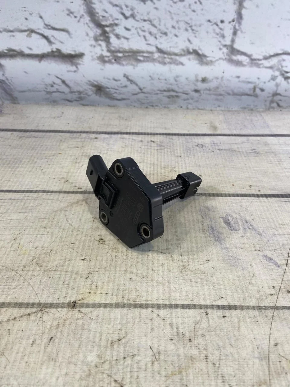 Датчик уровня масла VW Passat CC 2010