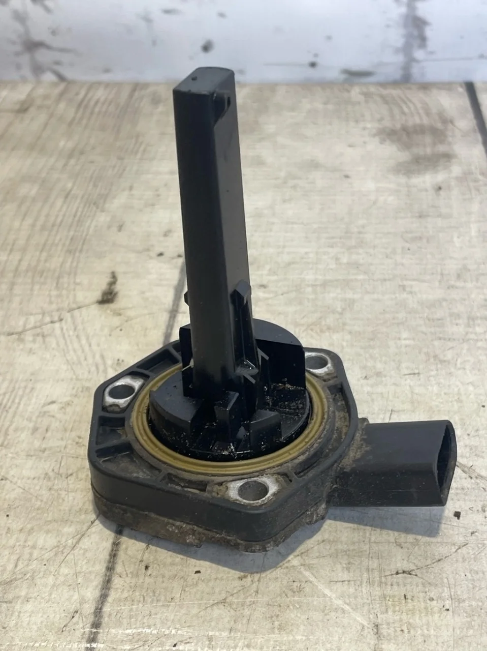 Датчик уровня масла Audi Q7 2010 4L