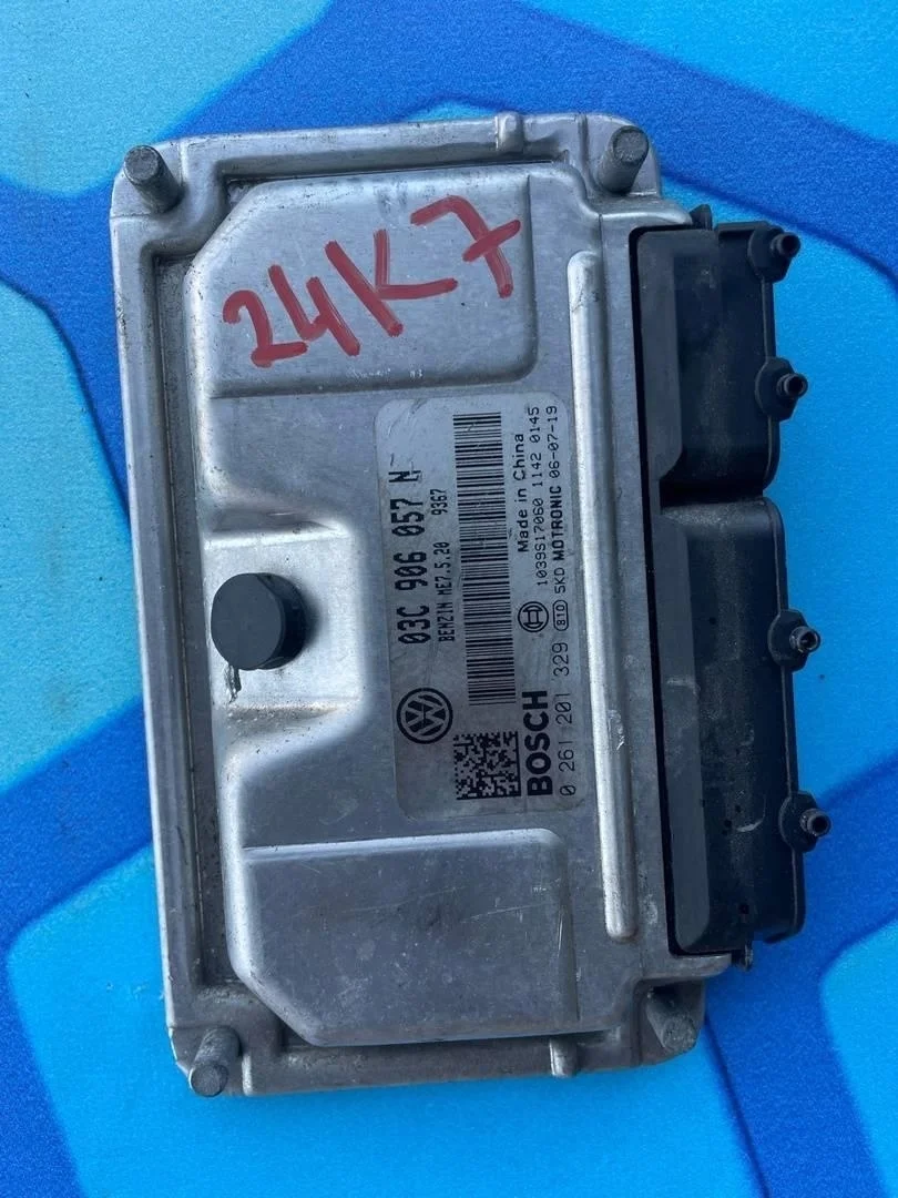 Блок управления двигателем Skoda Fabia 2 2010