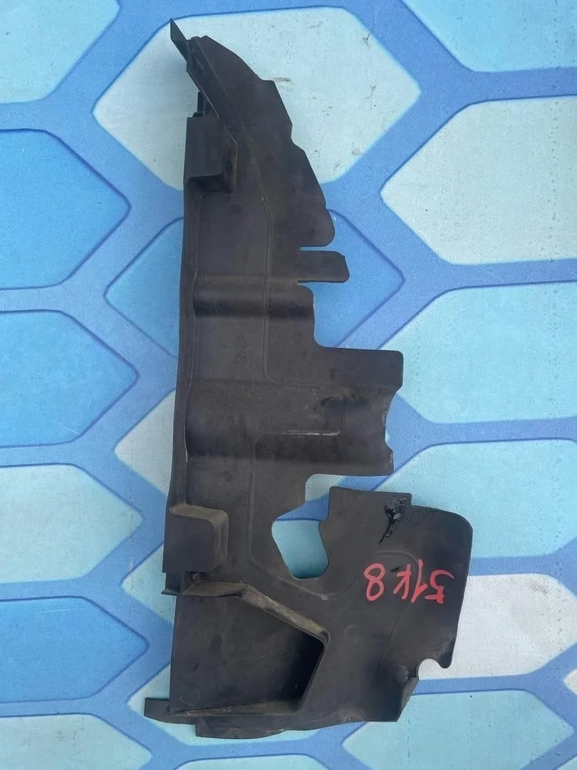 Воздуховод радиатора охлаждения правый Audi A6 2010 C6