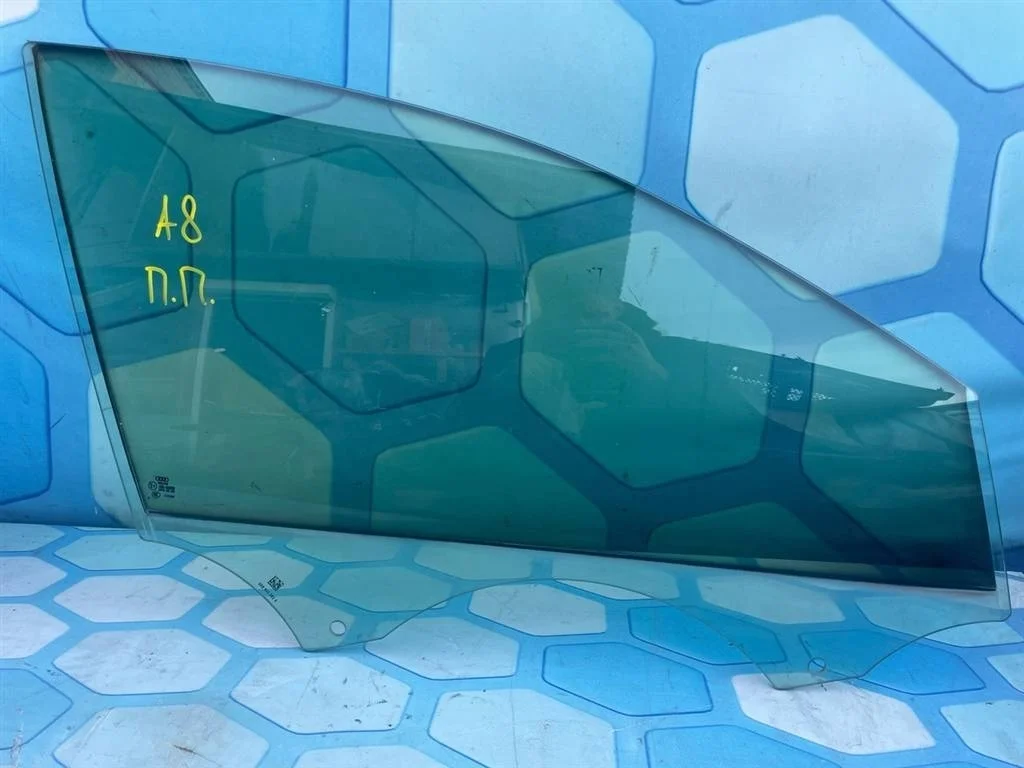 Стекло двери переднее правое Audi A8 2011 4H