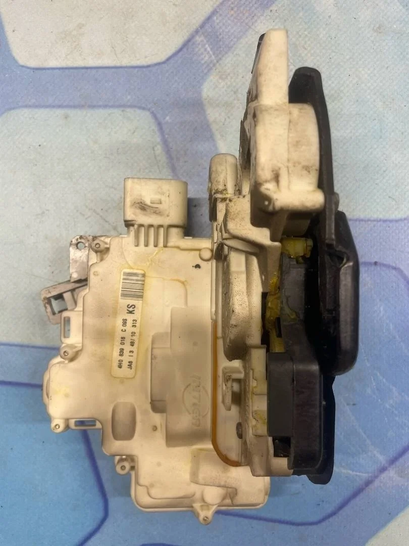 Замок двери задней правой Audi A8 2011 4H