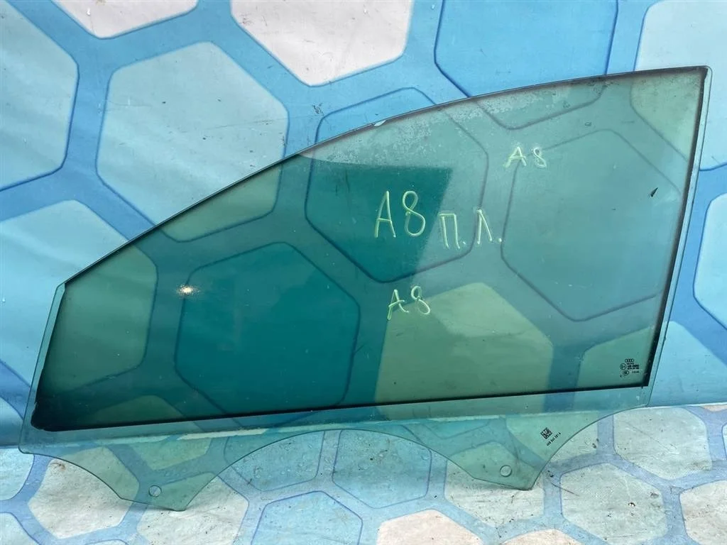 Стекло двери переднее левое Audi A8 2011 4H