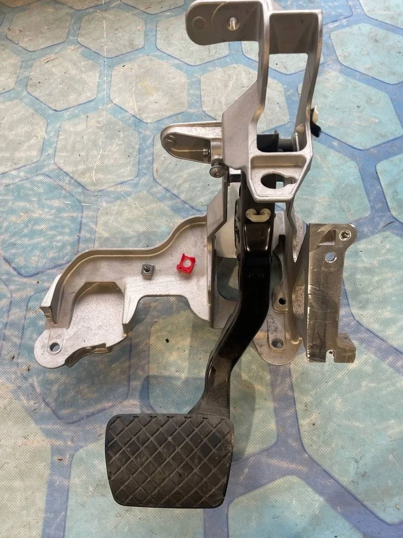 Педаль тормоза Audi A8 2011 4H