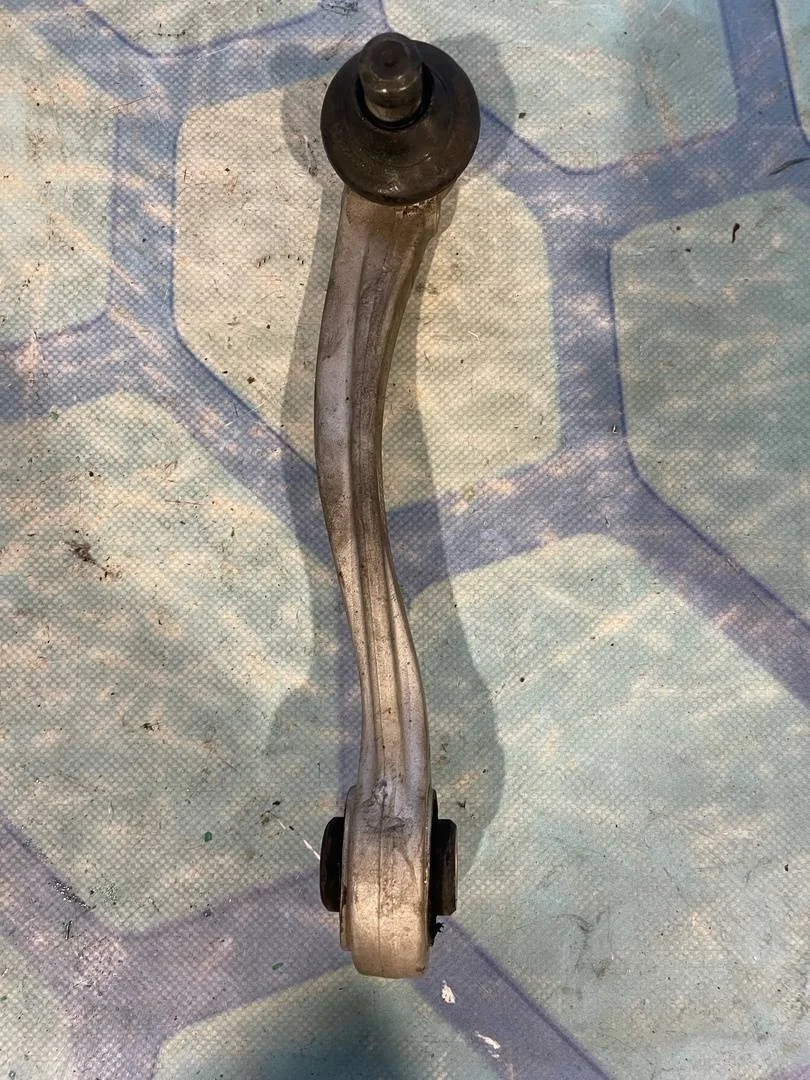 Рычаг передний верхний правый Audi A8 2011 4H