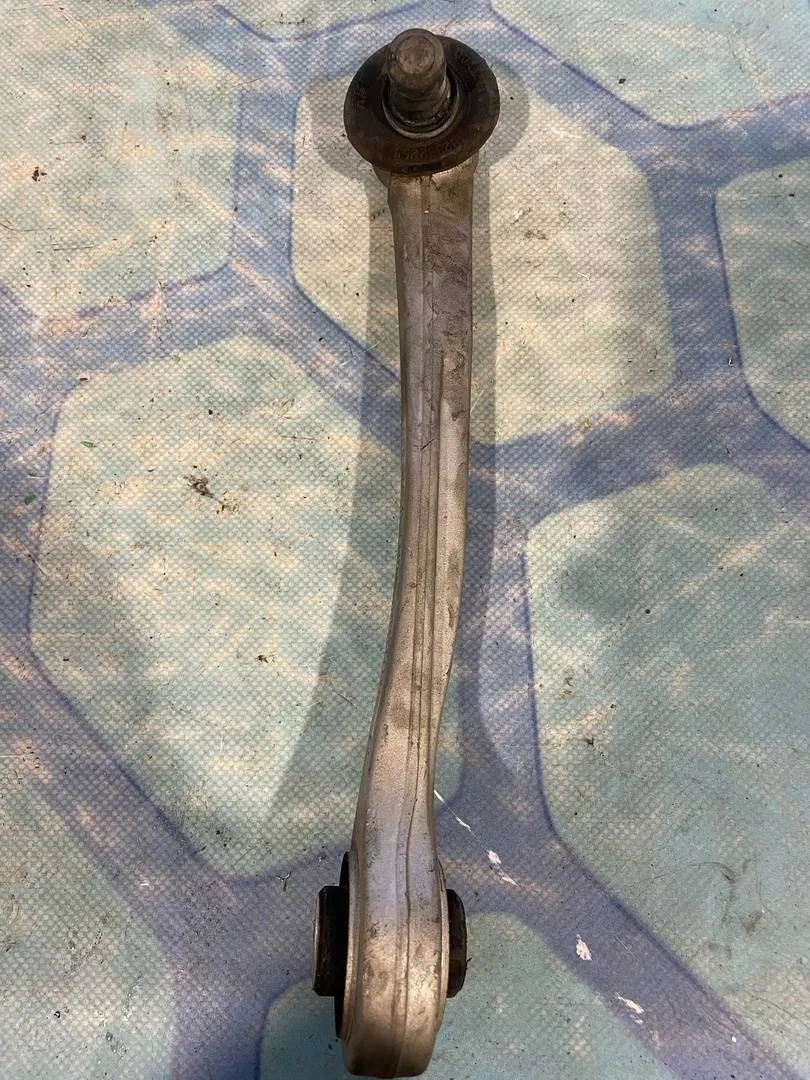 Рычаг передний верхний правый Audi A8 2011 4H