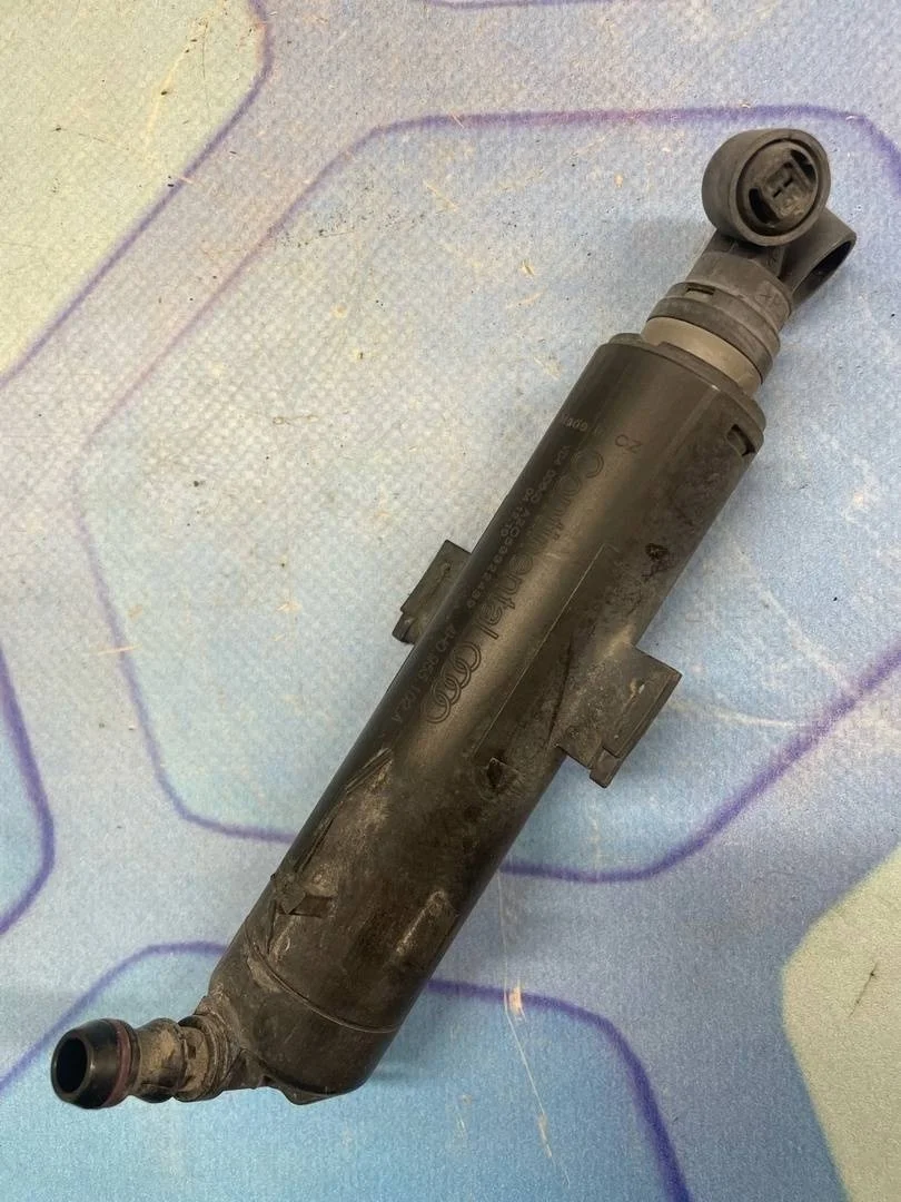 Форсунка омывателя фары Audi A8 2011 4H