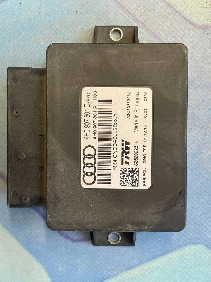 Блок управления стояночным тормозом Audi A8 2011 4H