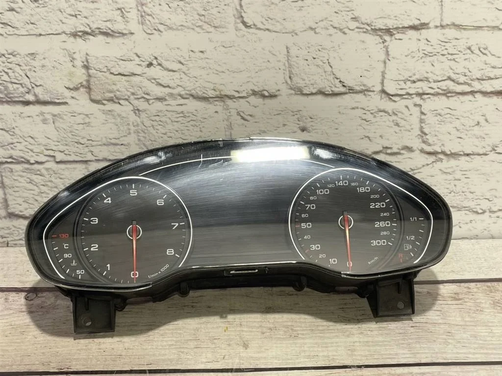 Панель приборная Audi A8 2011 4H