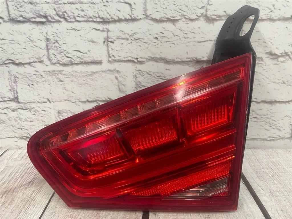 Фонарь задний правый Audi A8 2011 4H