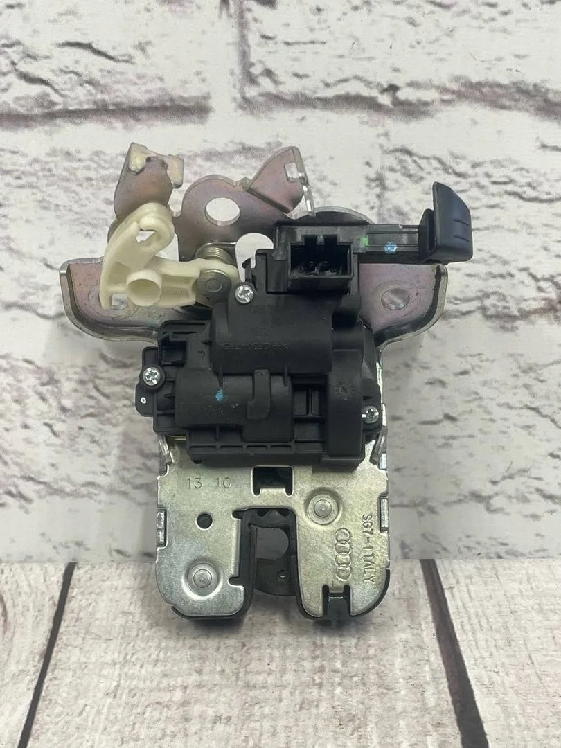 Замок багажника Audi A8 2011 4H