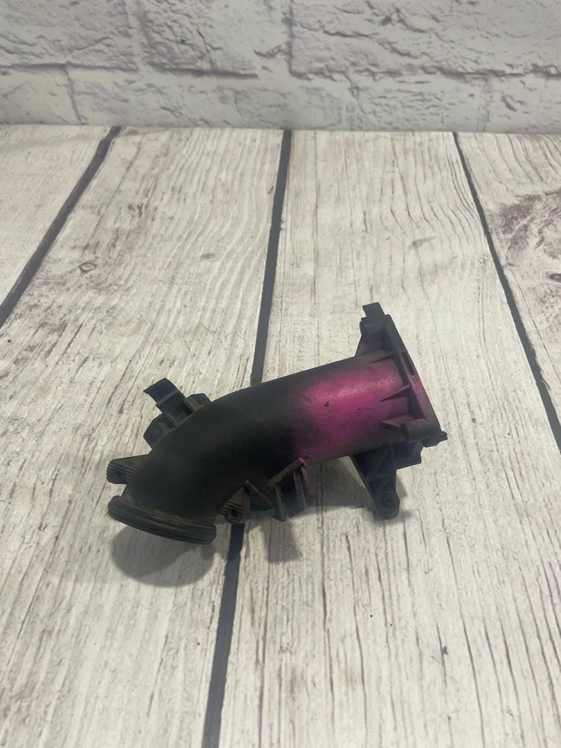 Патрубок корпуса дроссельной заслонка VW Tiguan 1 2011