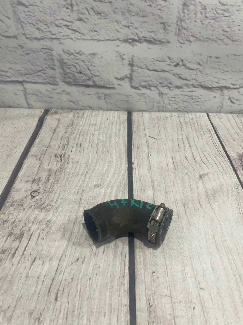 Патрубок интеркулера VW Tiguan 1 2011