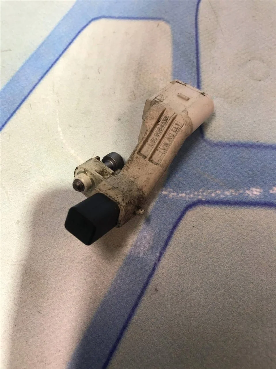 Датчик положения коленвала VW Golf 5 Plus 2011