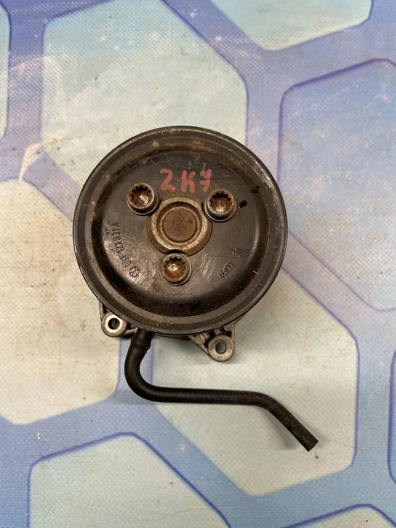 Помпа Skoda Yeti 2011