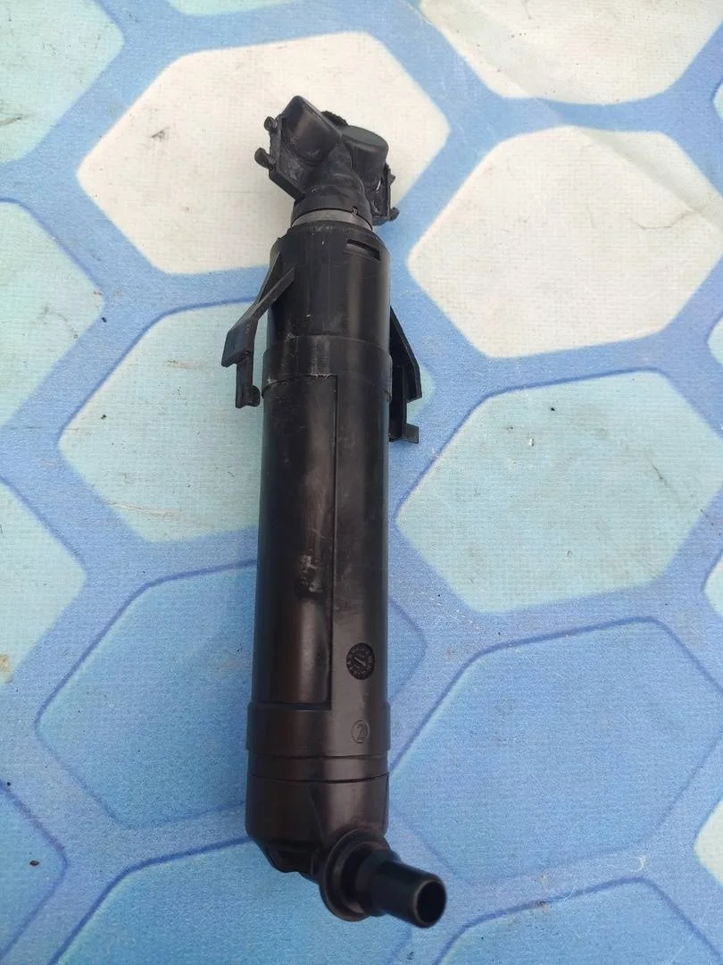 Форсунка омывателя фары VW Passat 2011 B7