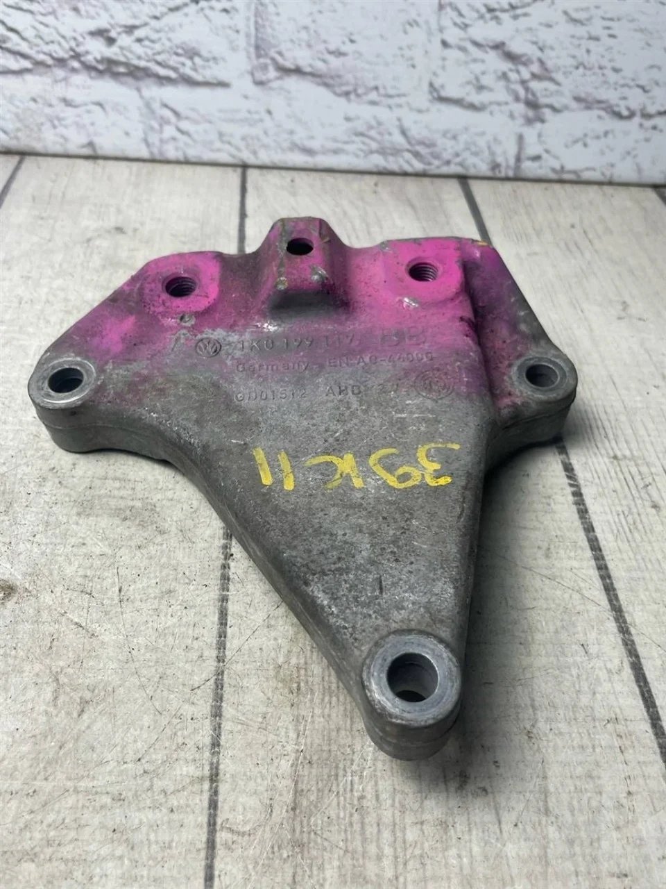 Кронштейн кпп VW Tiguan 1 2012