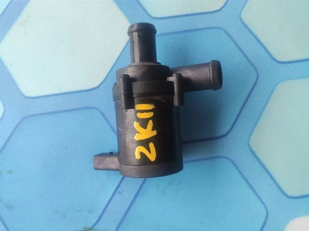 Насос водяной дополнительный Audi A1 2013