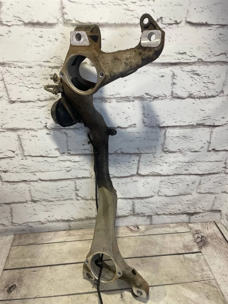 Балка передняя поперечная VW Touareg 2 2013