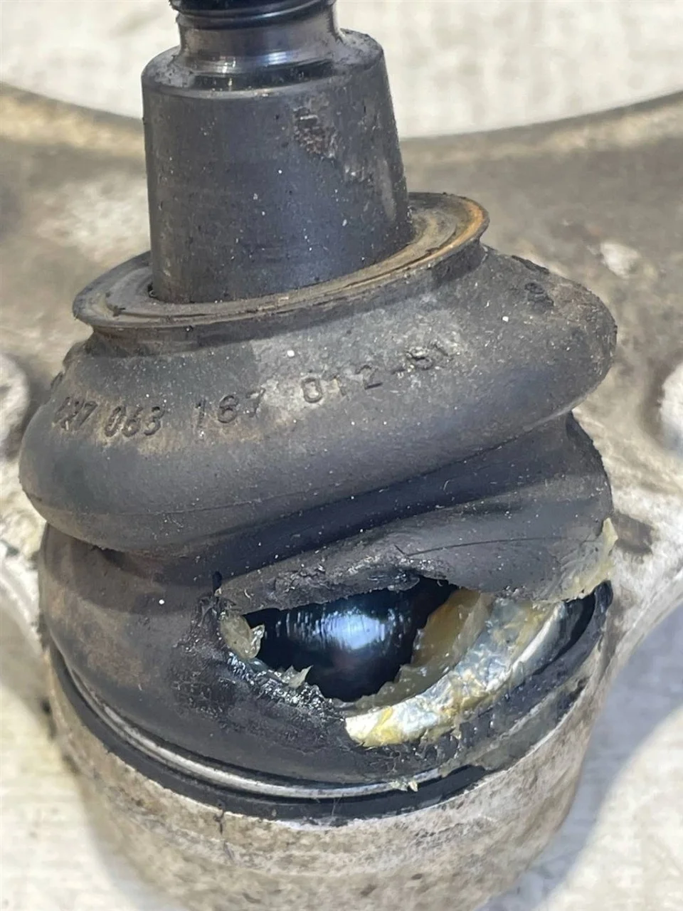 Рычаг верхний VW Touareg 2 2013