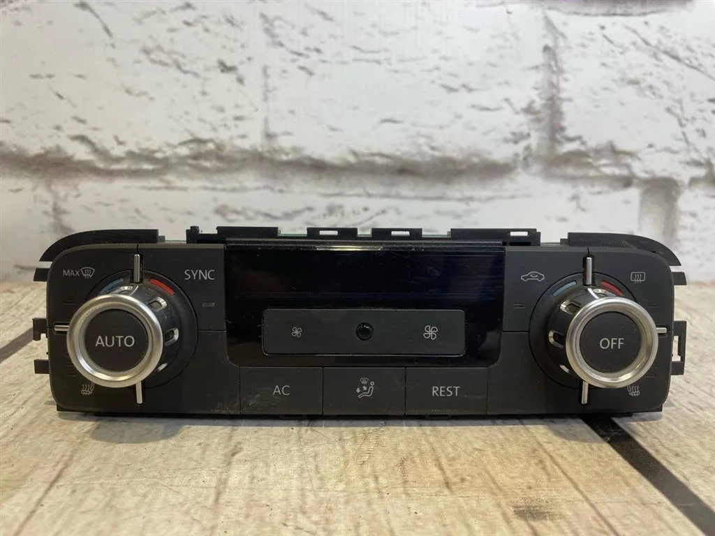 Блок управления климат контролем VW Touareg 2 2013