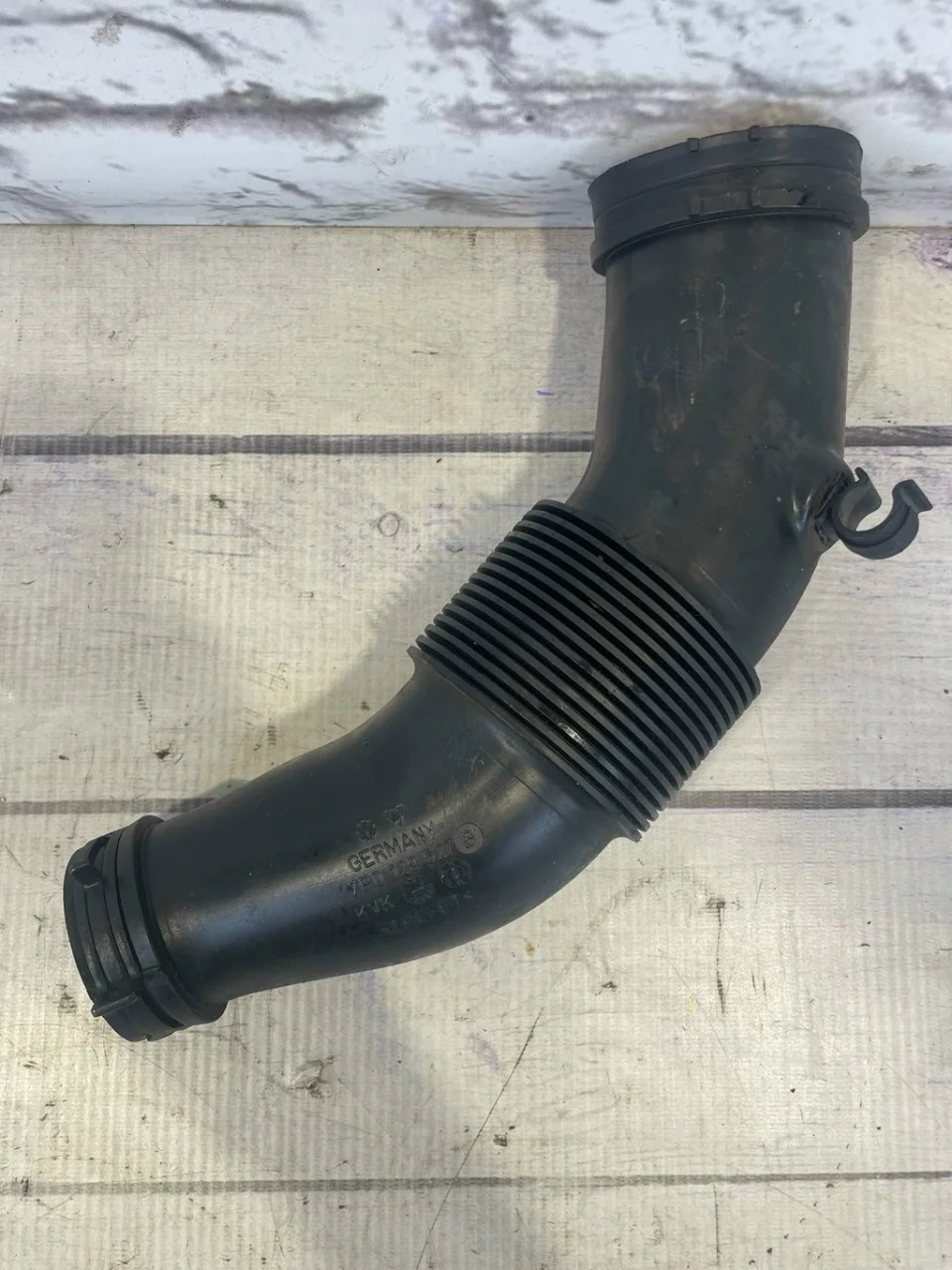 Патрубок воздушного фильтра VW Touareg 2 2013