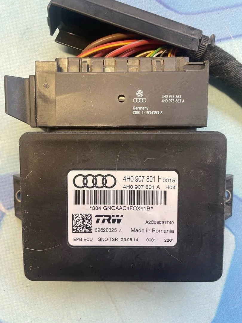 Блок управления парковочным тормозом Audi A7 2014