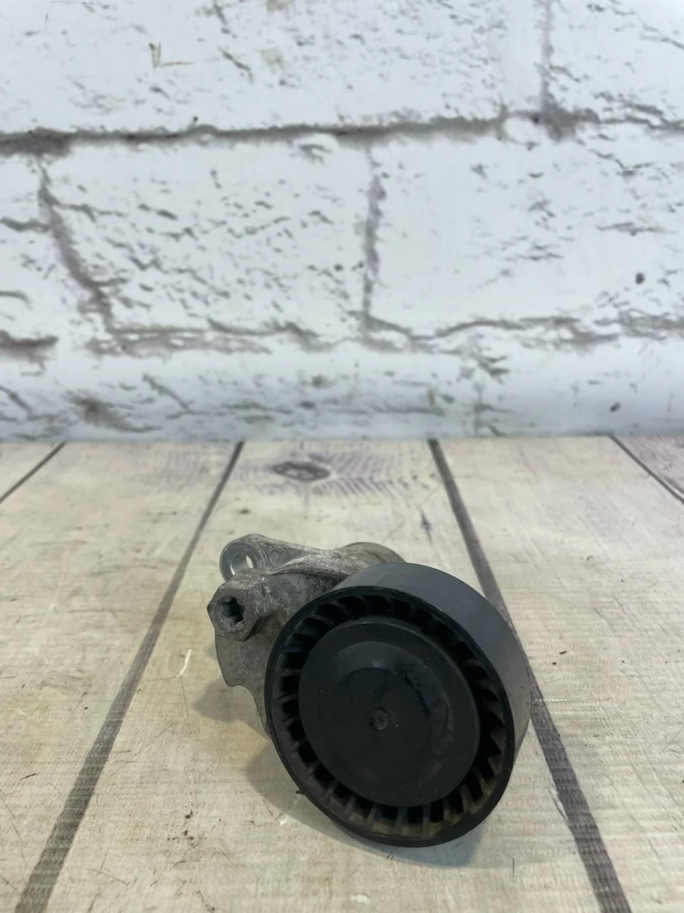 Натяжитель приводного ремня VW Golf 7 2014