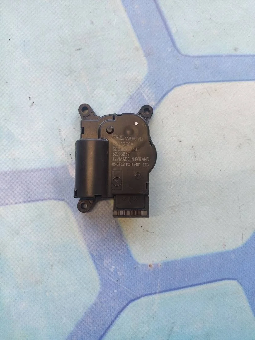 Моторчик заслонки печки (сервопривод) VW Tiguan 2 2018