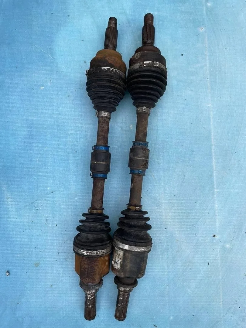 Полуось передняя левая привод сборе Mazda 3 2002-2009 BK