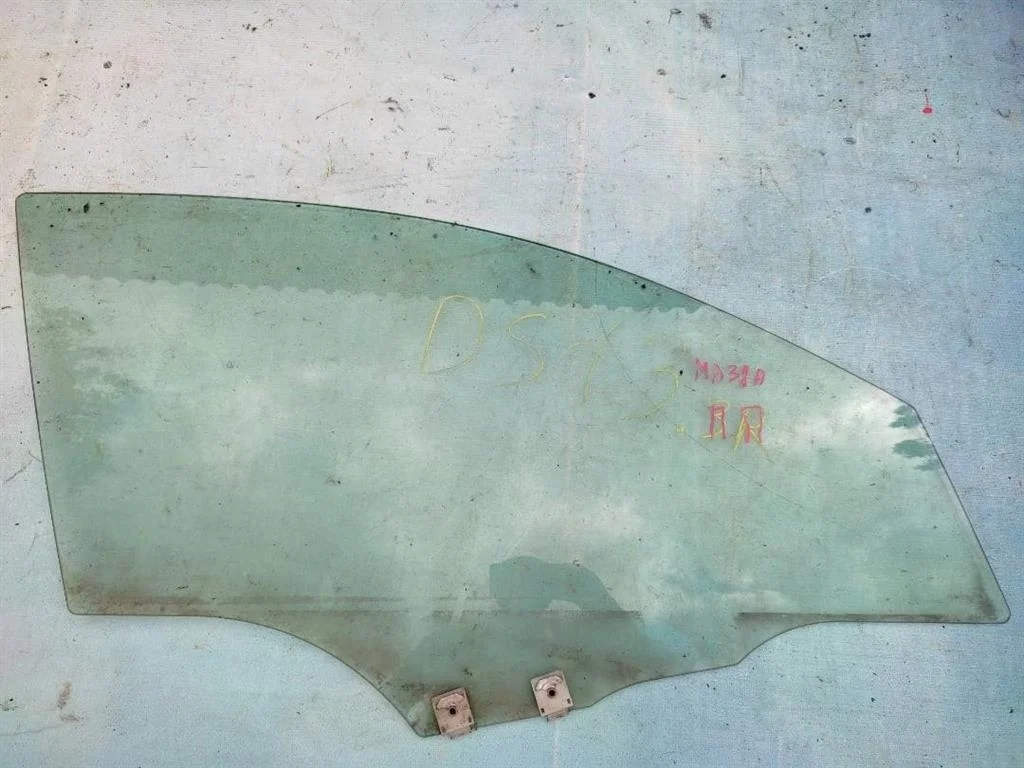 Стекло двери передней правой Mazda 3 2002-2009 BK