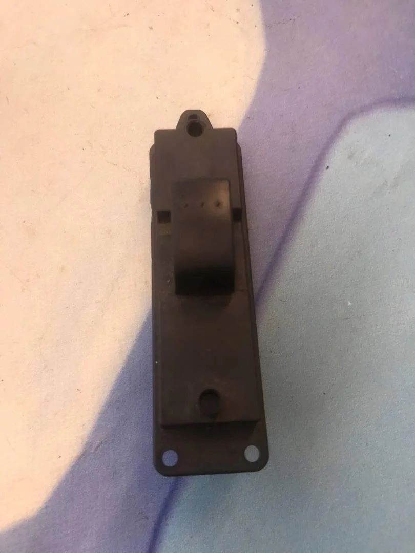 Кнопка стеклоподъемника Mazda 3 2002-2009 BK