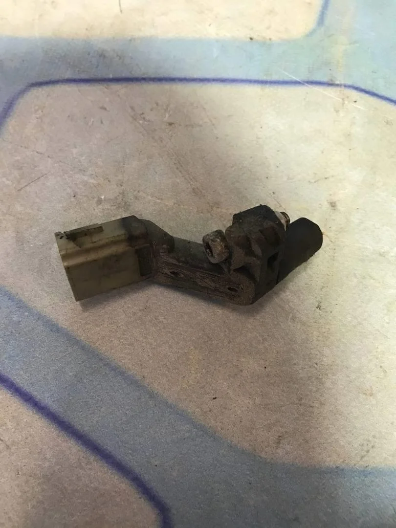 Датчик положения коленвала Audi A1 2010-..