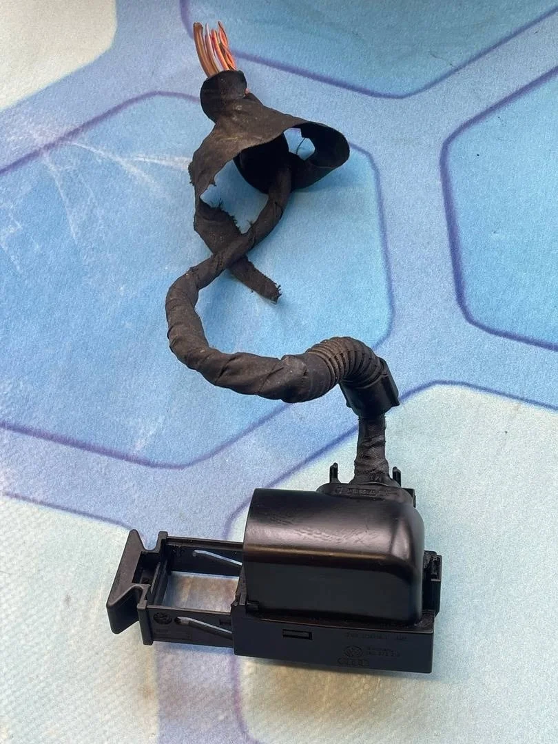 Фишка разъем штекер vag Audi A1 2010-н.в.