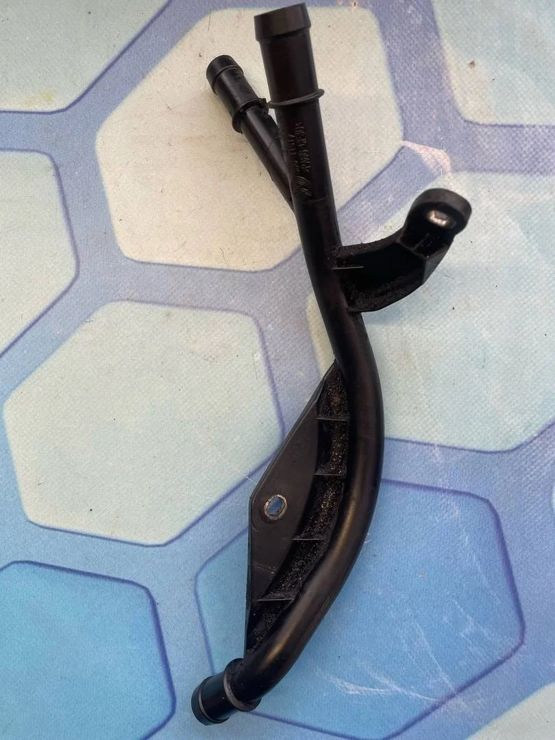 Трубка системы охлаждения двс Audi A1 2010-..