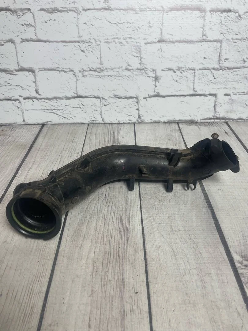 Патрубок воздушного фильтра Audi A1 2010-..