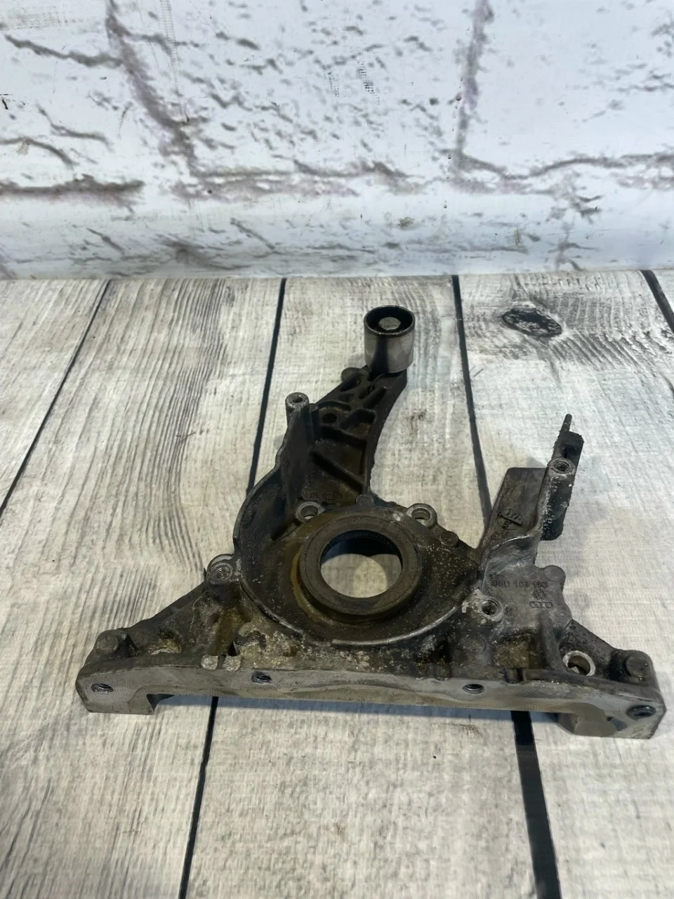 Крышка двигателя передняя Audi A3 2003-2013 8P1