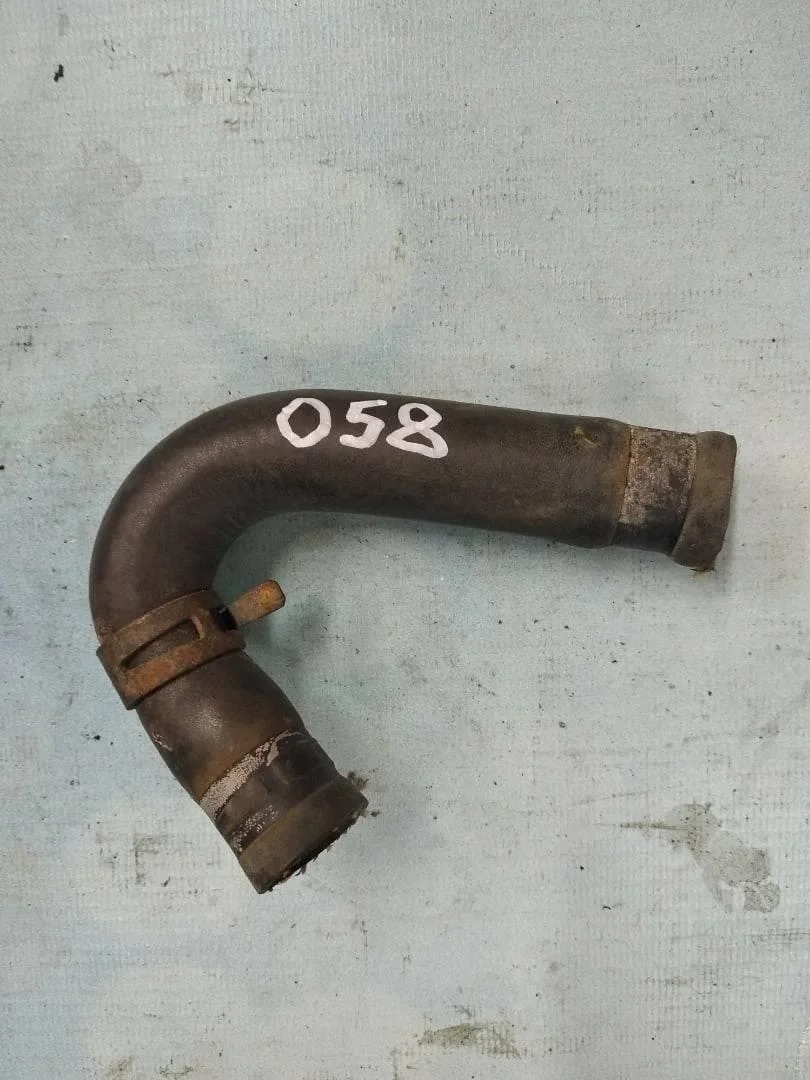 Патрубок охлаждения Audi A4 1994-2001 B5