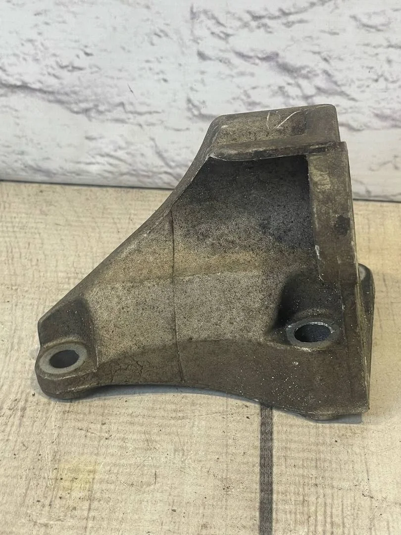 Кронштейн акпп левый Audi A4 1994-2001 B5