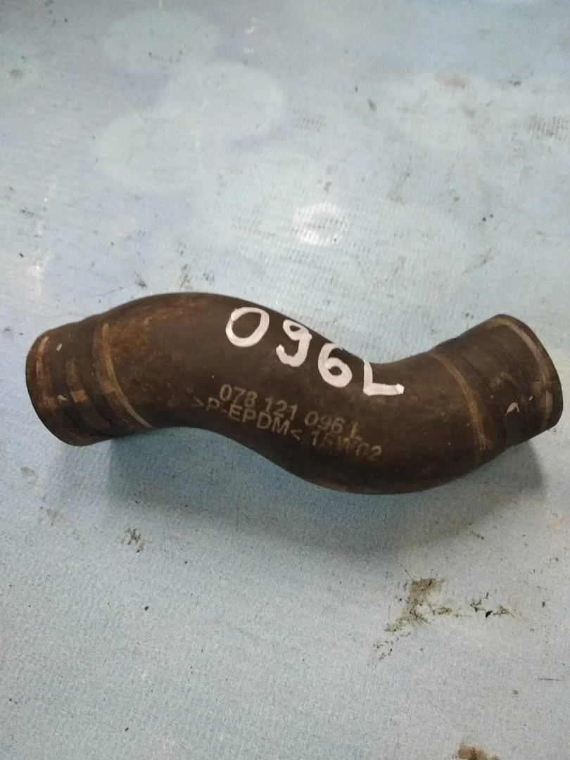 Патрубок охлаждения Audi A4 2000-2004 B6