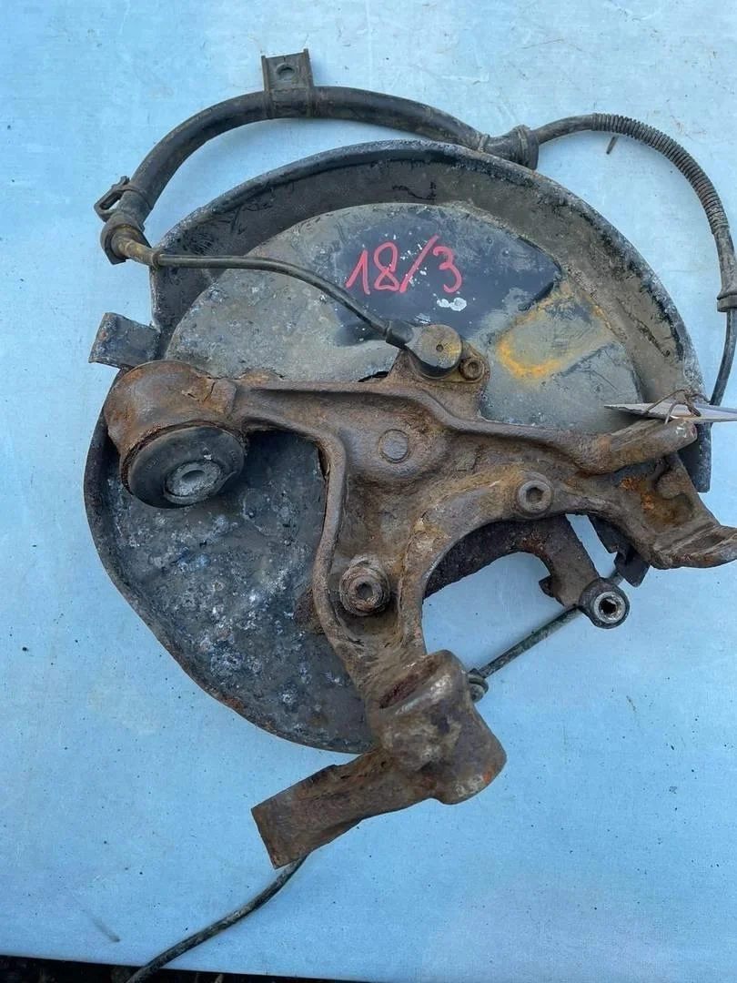 Кулак поворотный задний левый Audi A4 2000-2004 B6