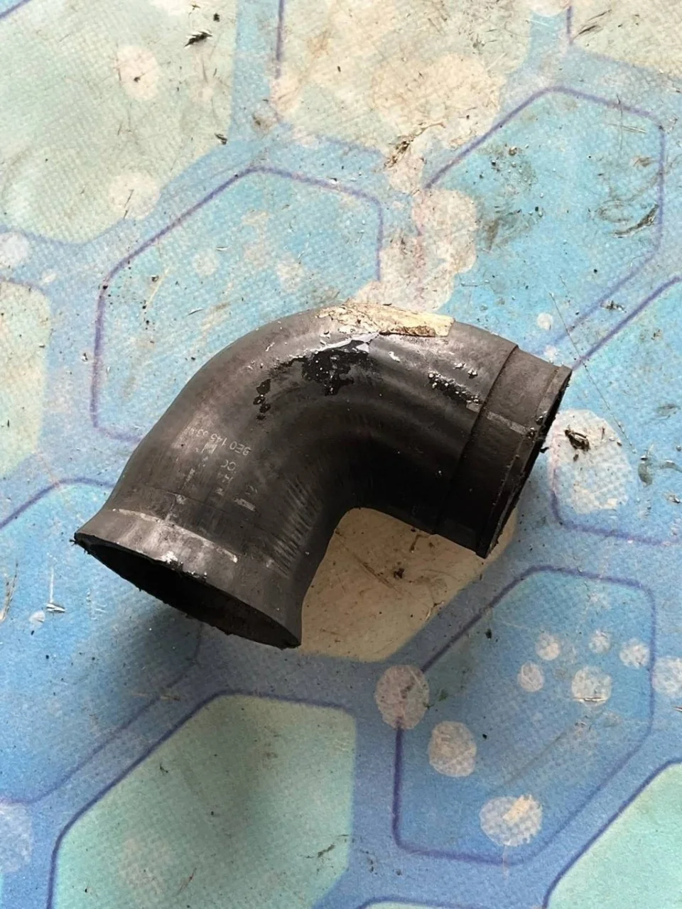 Патрубок интеркулера Audi A4 2000-2004 B6