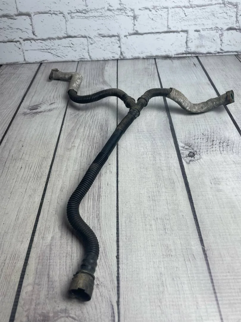 Патрубок системы вентиляции картера Audi A4 2000-2004 B6