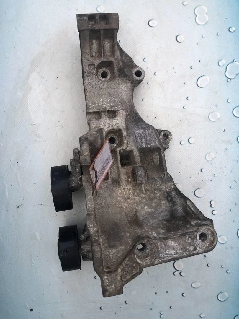 Кронштейн генератора Audi A4 2005-2007 B7