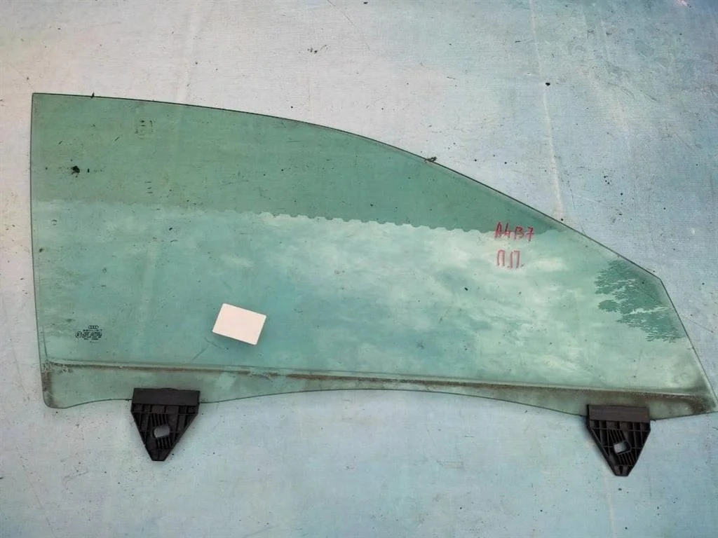 Стекло двери переднее правое Audi A4 2005-2007 B7