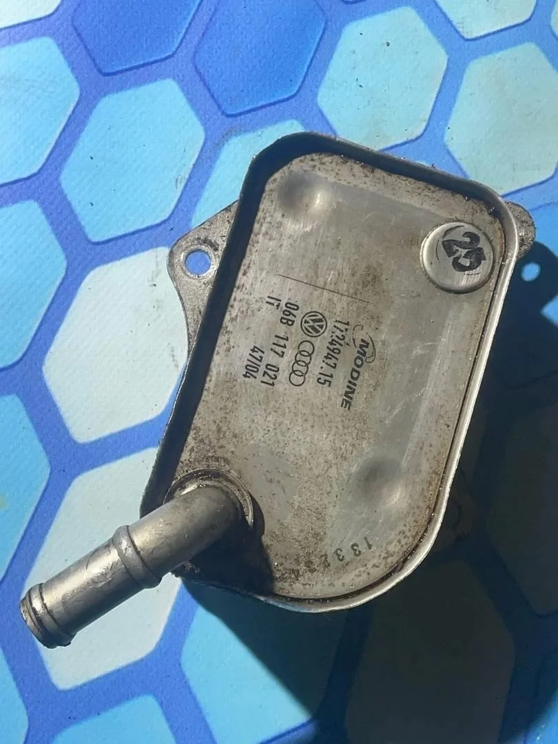 Радиатор масляный Audi A4 2005-2007 B7