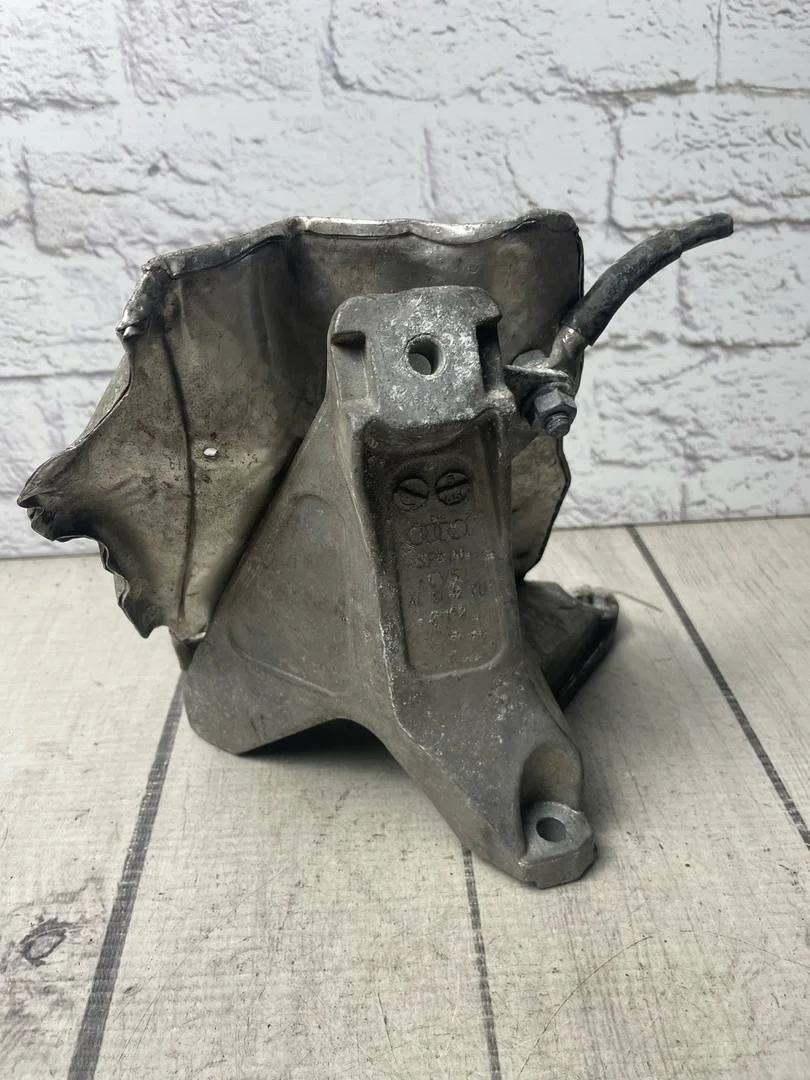 Кронштейн двигателя Audi A4 2005-2007 B7