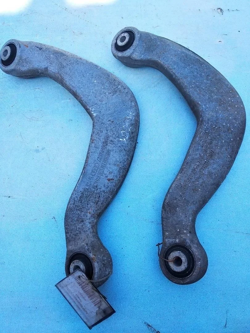 Рычаг задней балки верхний правый Audi A4 2007-2015 B8